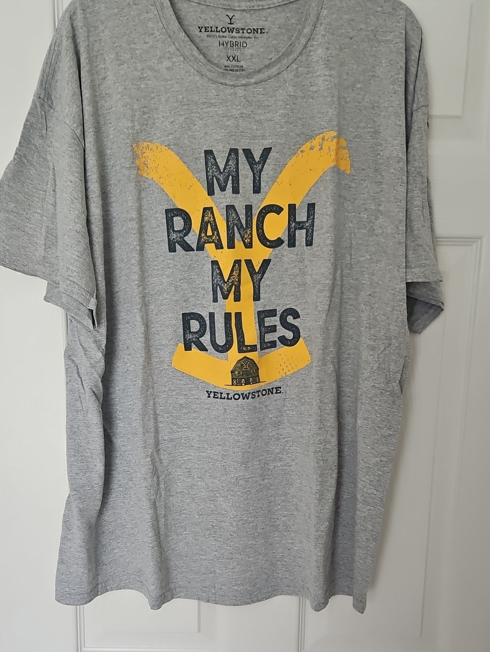Yellowstone Men’s Short-Sleeve Graphic Tee in Light Gray with Yellow Print